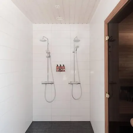 Seija's Modern With Hot Tub Villa