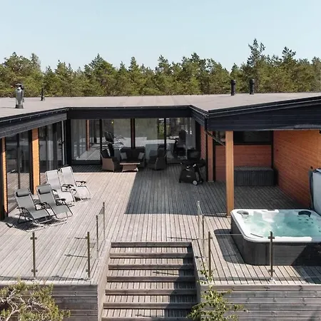 Seija's Modern With Hot Tub Taivassalo